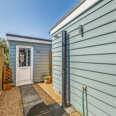 Pass The Keys Charming Chalet A Stones Throw From The Beach Chichester Esterno foto