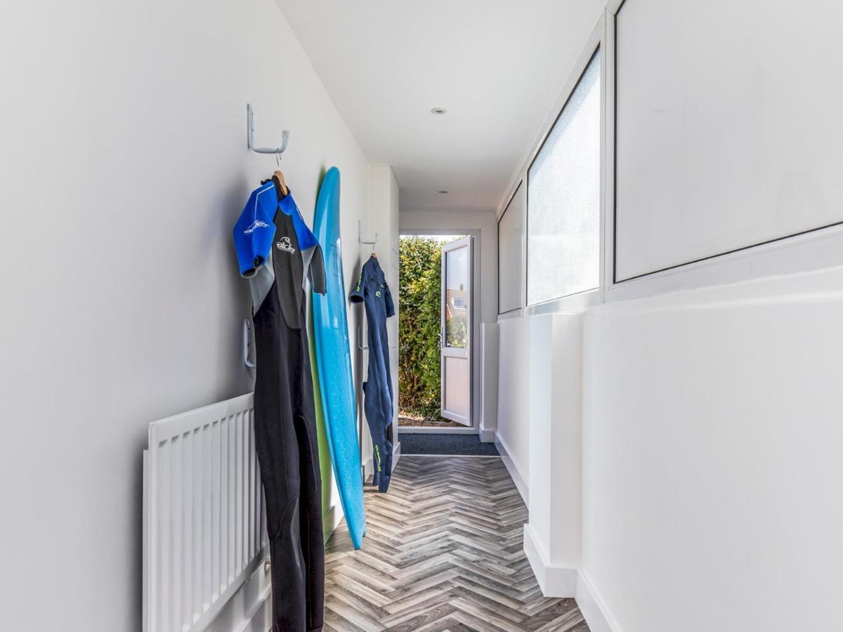 Pass The Keys Charming Chalet A Stones Throw From The Beach Chichester Esterno foto