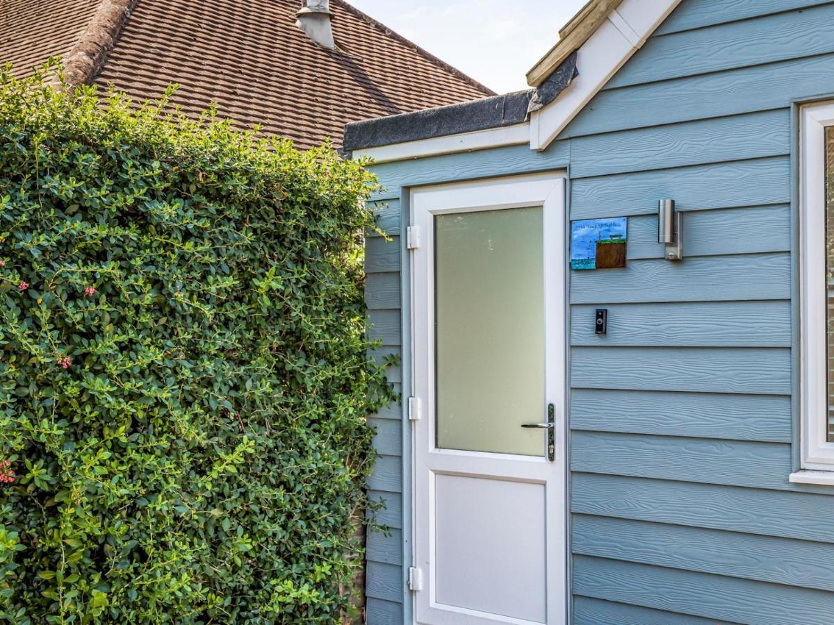 Pass The Keys Charming Chalet A Stones Throw From The Beach Chichester Esterno foto